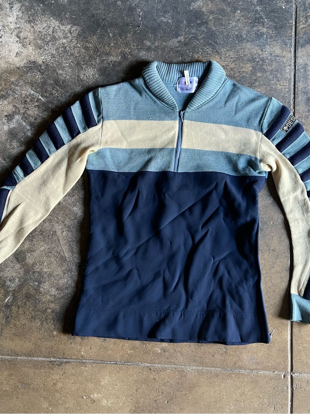Descente Men's quarter zip Sweater in Navy, Light Blue & Cream